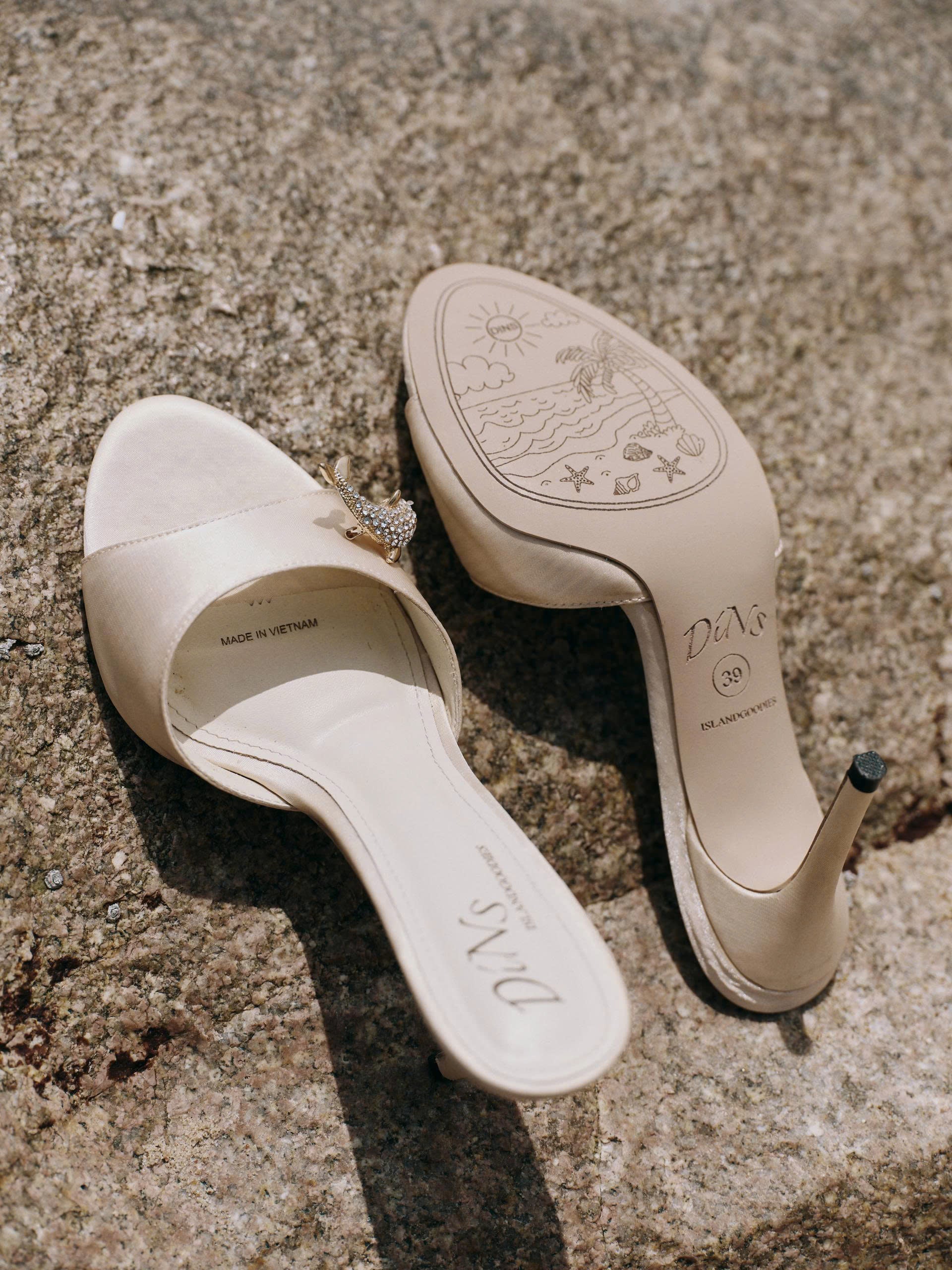 LUXIES HIGH HEELS (included charms)